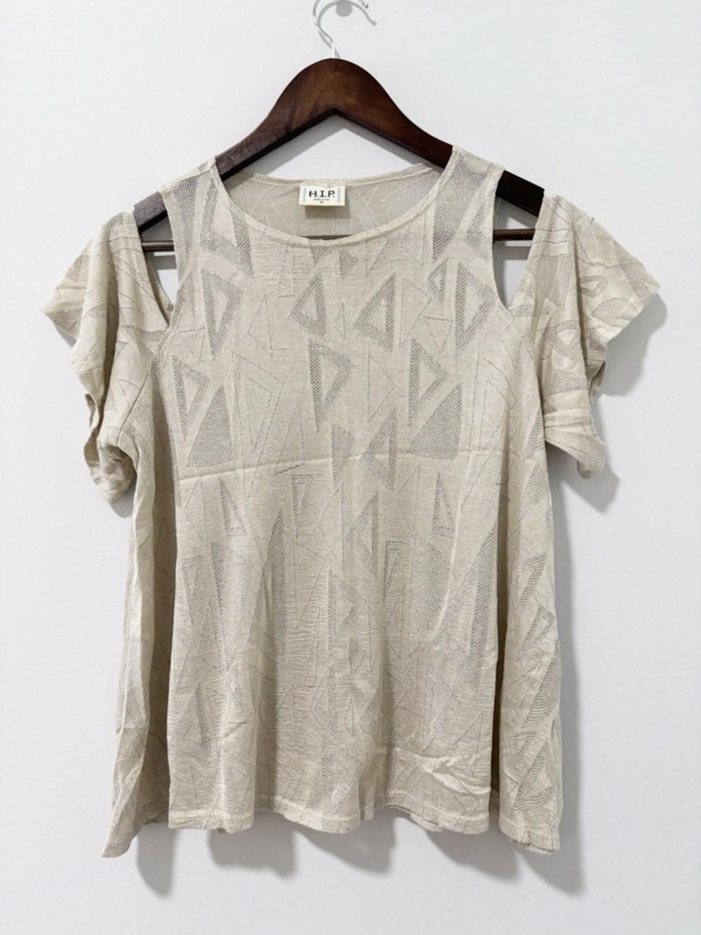 h.i.p. Cream Cold-Shoulder Geometric Knit Tee Womens Size Medium Boho Burnout